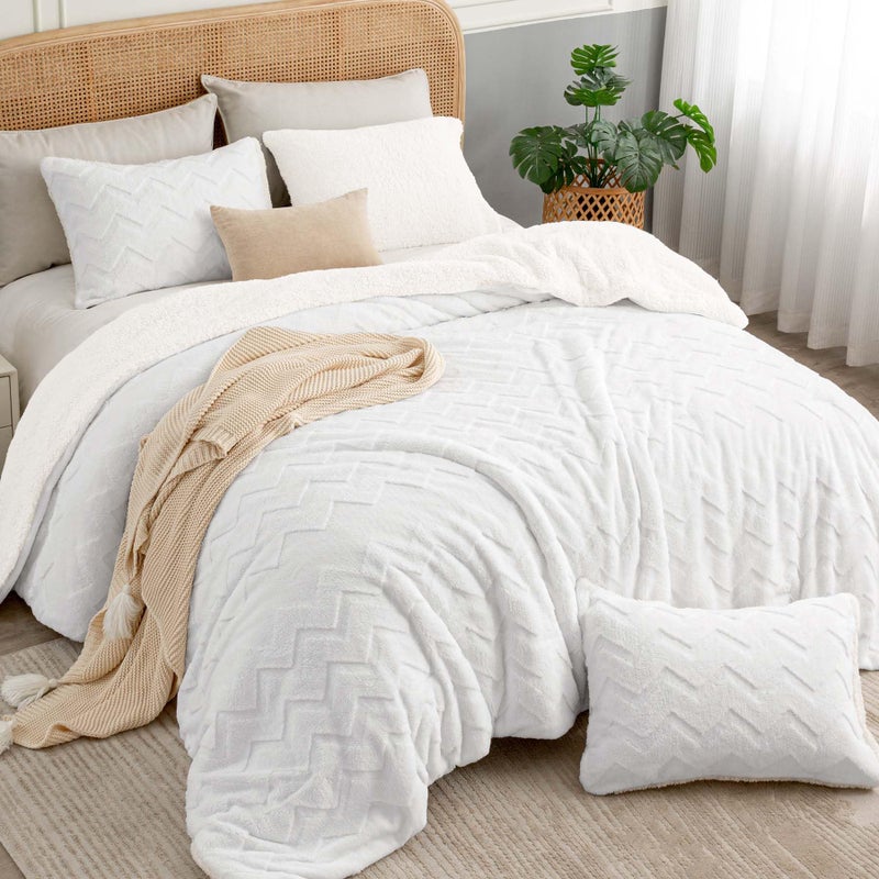 BEDELITE Fluffy Queen Comforter Set - Super Soft Sherpa White Comforter for Queen Size Bed, Luxury Warm Bedding Set for Winter, Fuzzy Bed Set 3 Pieces (1 Comforter, 2 Pillowcases) - Image 3