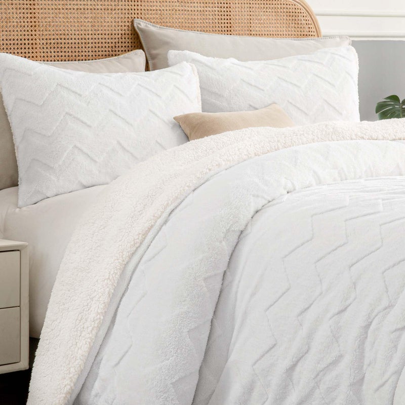 BEDELITE Fluffy Queen Comforter Set - Super Soft Sherpa White Comforter for Queen Size Bed, Luxury Warm Bedding Set for Winter, Fuzzy Bed Set 3 Pieces (1 Comforter, 2 Pillowcases) - Image 1