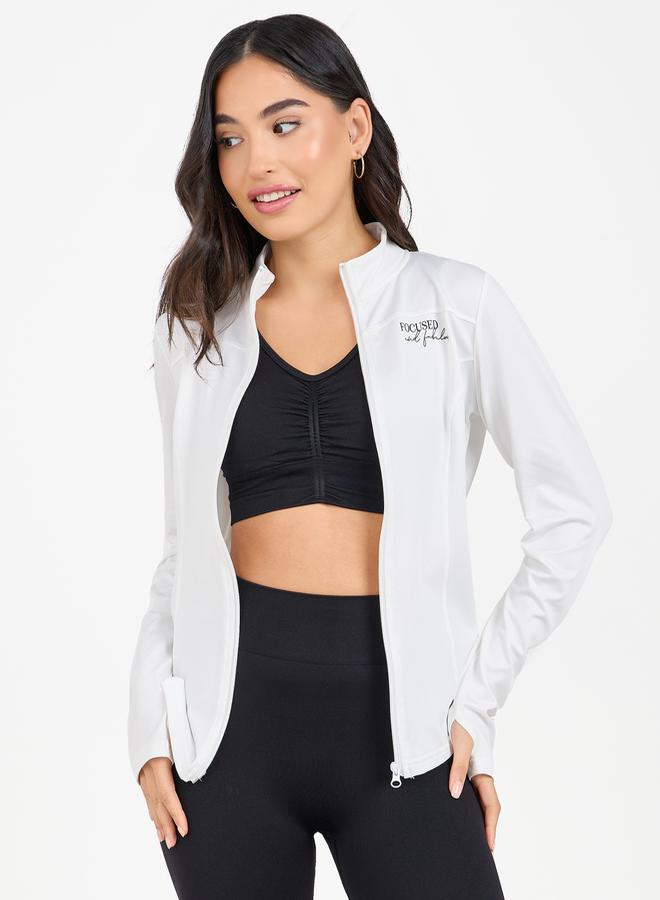 ستايلي جاكيت بطبعة شعار مع تفاصيل فتحات للإبهام - Image 3