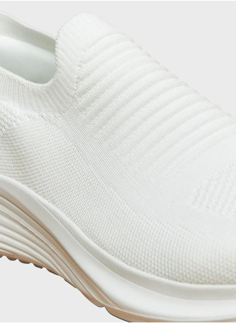 Dash Casual Low Top Sneakers