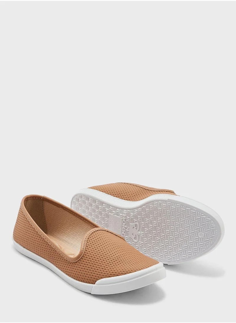 MOLECA Anaya Slip Ons