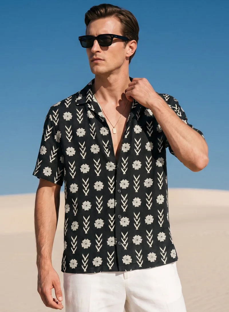 Tezhhomayaa Echoes in Order Cuban Collar Shirt – Geometric Pattern