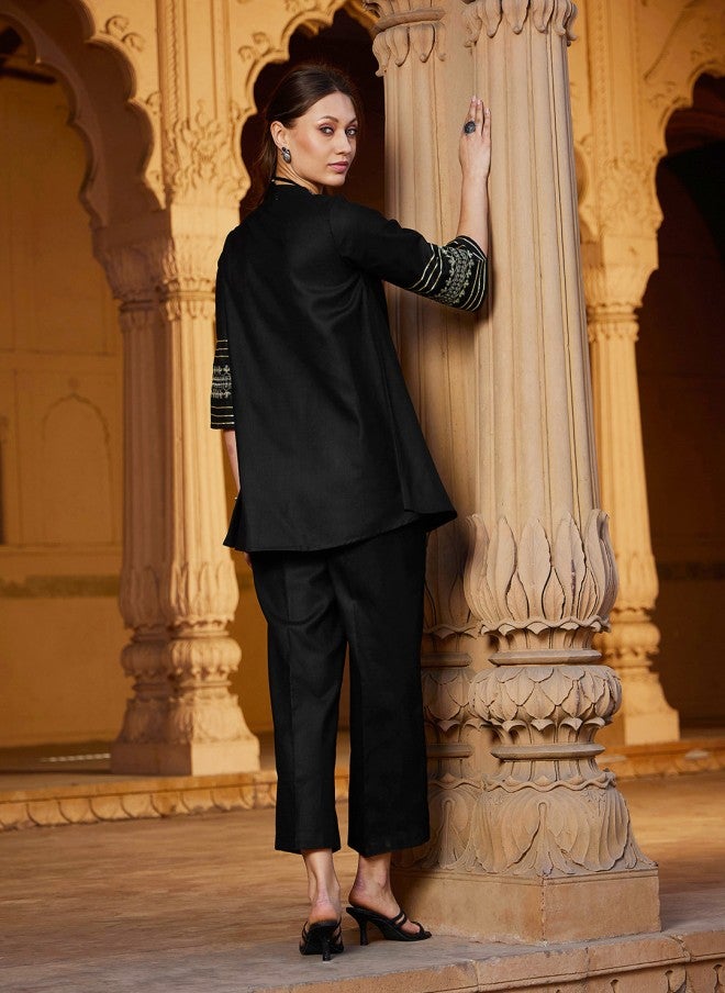 ساسافراس طقم بلوزة وبنطلون بالازو للنساء باللون الأسود - Image 5