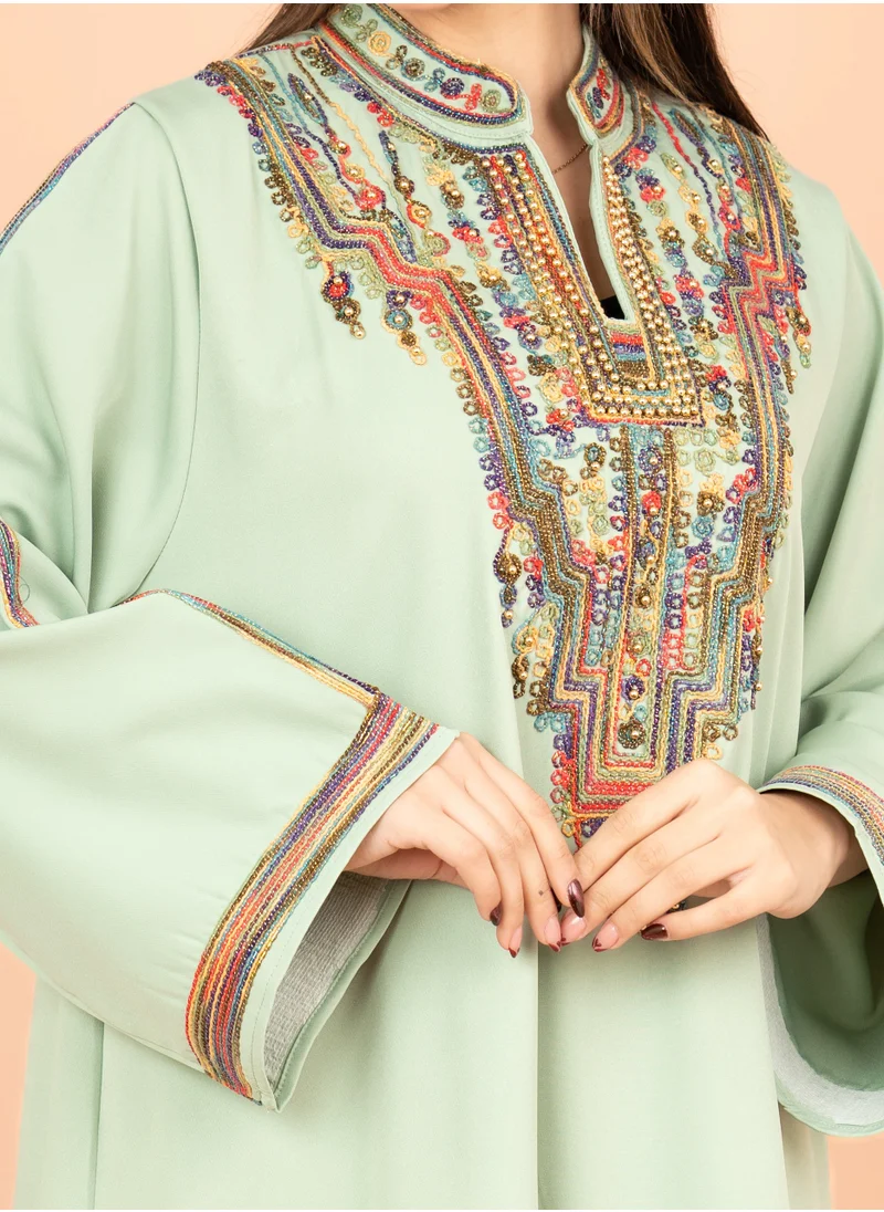 اكسا جلابية سادة مع تطريز IK4003 اخضر