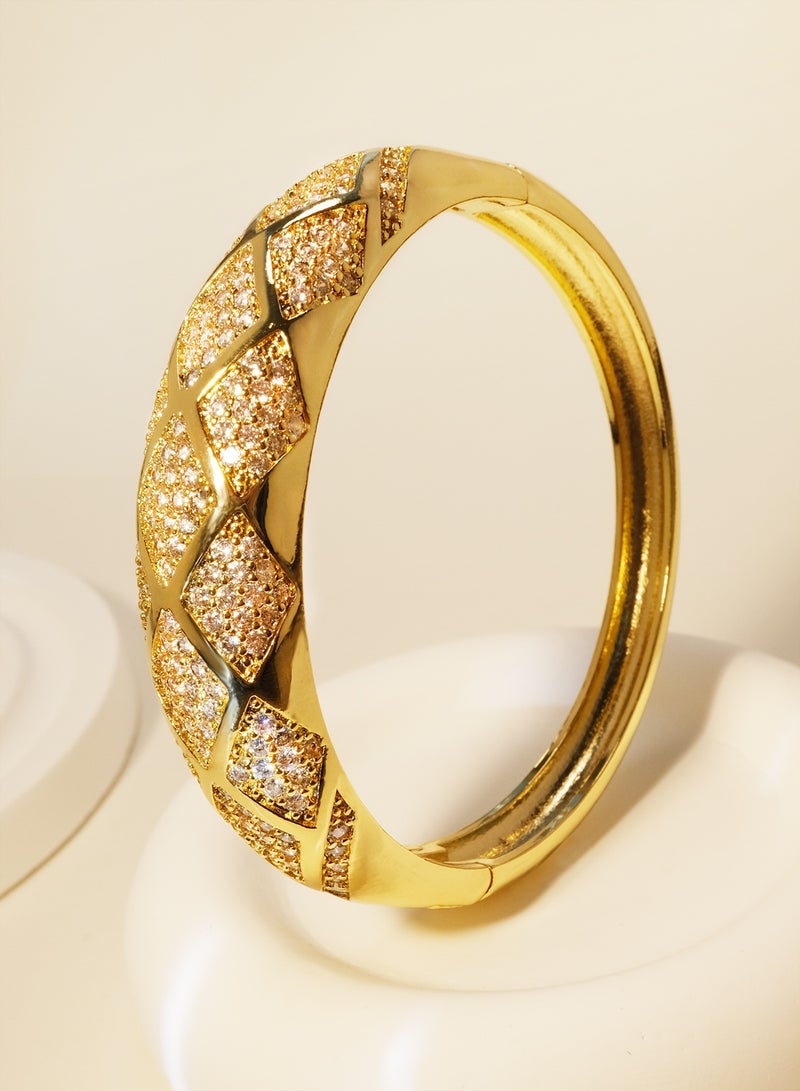 توينكسيل طقم مجوهرات مكون من قطعتين: أساور من النحاس المطلي بالذهب عيار 18 قيراطًا مع الماس، تصميم مفتوح يناسب جميع المقاسات، طراز كلاسيكي للارتداء اليومي - Image 4