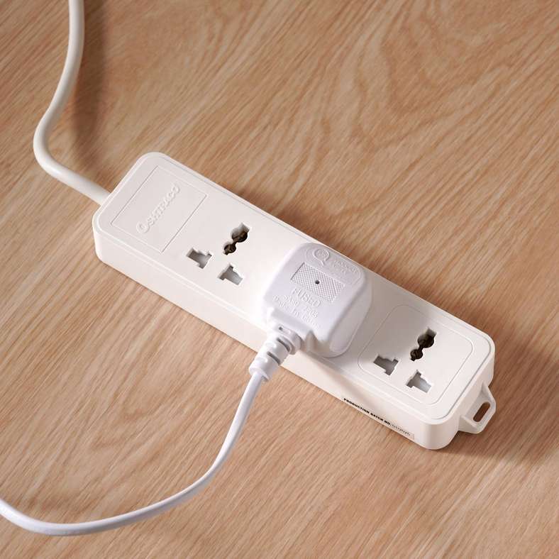 Oshtraco 3-Way Universal Extension with 1.5m Cable - White