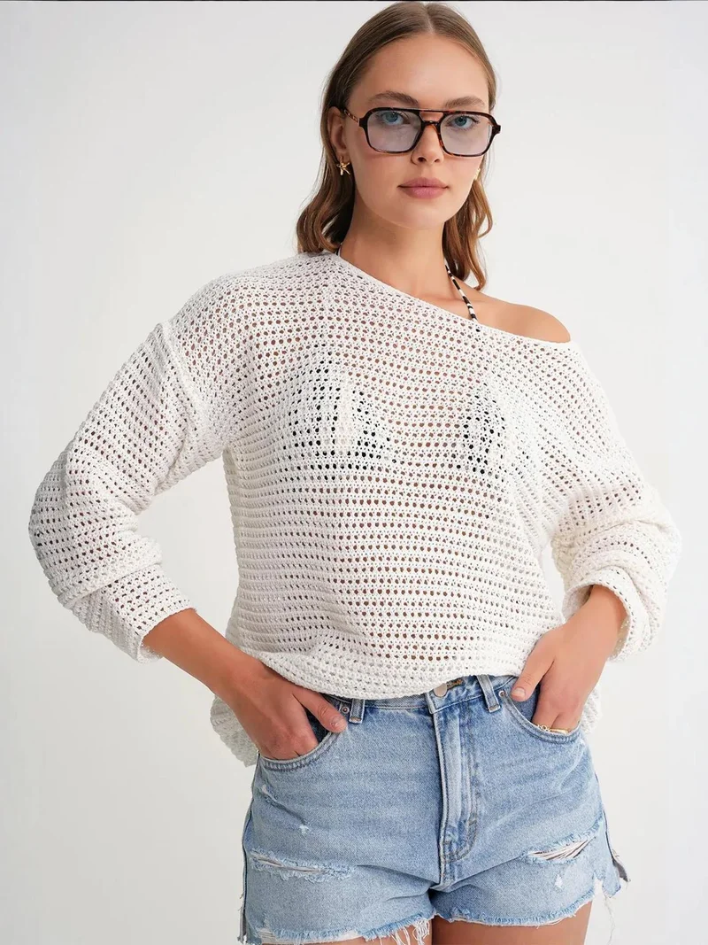 ميكسراي بلوزة قصيرة محبوكة بياقة قارب وكتف ساقط بتصميم مفتوح