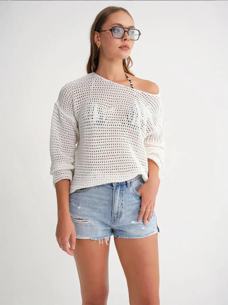 ميكسراي بلوزة قصيرة محبوكة بياقة قارب وكتف ساقط بتصميم مفتوح