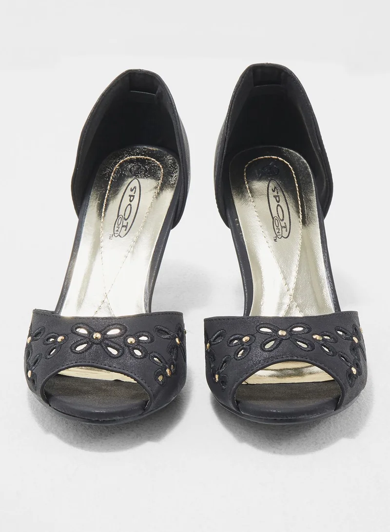 Spot-On Crochet Peep toe Pumps