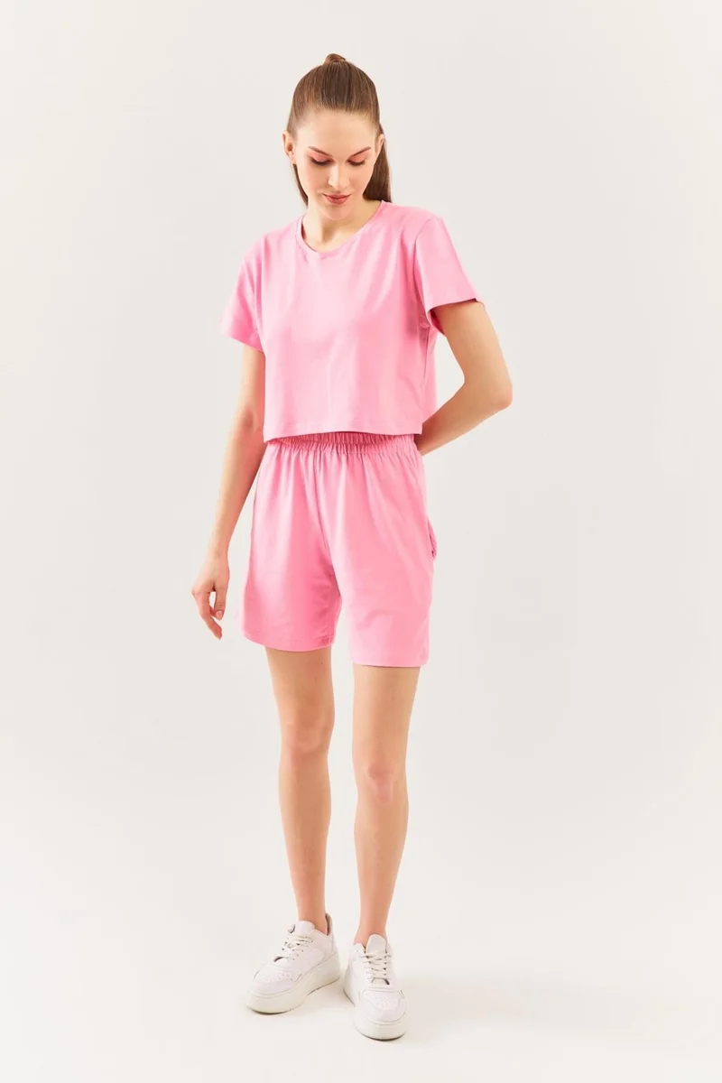 بوتيكجيز Pembe Oversize Rahat  Pamuklu Penye Bisiklet Yaka Kısa Kol Basic Crop T-Shirt