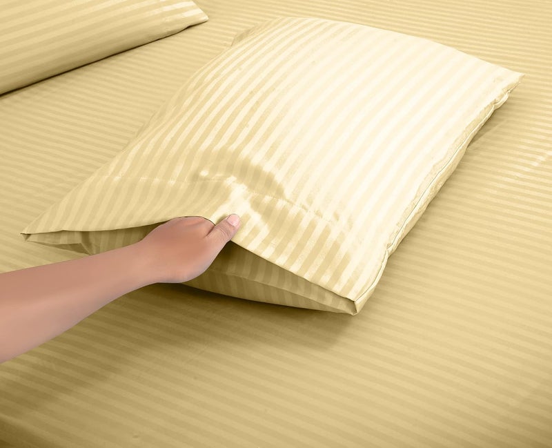 ROYALE LINENS طقم شراشف كال كينج 4 قطع من رويال لينينز - فراش مايكروفايبر ناعم - 1 شرشف مجهز، 1 شرشف مسطح، 2 كيس وسادة - مقاوم للتجعد والبهتان - شراشف فندقية فاخرة (رملي مخطط، كال كينج) - Image 4