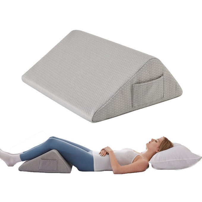 KNEE WEDGE PILLOW MEMORY FOAM LEG PILLOW KNEE PILLOW FOR BACK SLEEPING WEDGE PILLOWS FOR LEGS POST SURGERY TRIANGLE PILLOW FOR KNEE SUPPORT LEG ELEVATION KNEES HIP BACK PAIN RELIEF GREY