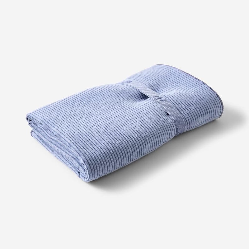 DECATHLON منشفة ميكروفايبر مخططة حجم L 80 x 130 سم للسباحين والرياضيين (أزرق فاتح) - Image 3