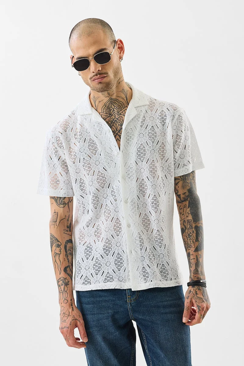 سنيتش قميص كروشيه أبيض بتصميم ذاتي بقصة صندوقية