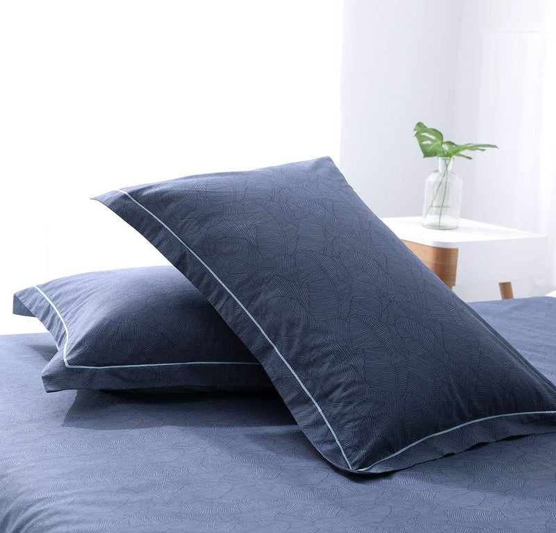 SLEEPBELLA غطاء لحاف SLEEPBELLA، مقاس كينج (King Size)، من القطن بعدد خيوط 600، بلون أزرق بحري ورمادي، مطبوع عليه نمط أوراق زرقاء فاخرة، قابل للتحويل، مجموعة أغطية لحاف من 3 قطع (مقاس كينج، أوراق زرقاء بحرية). - Image 5