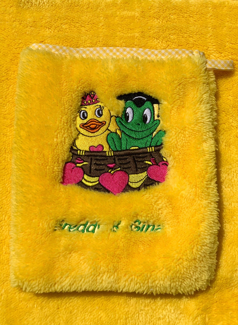 Freds Swim Academy Soft Welsoft Polyester Wash Mitt with Fred & Gina Motif, Approx. 16 x 20 cm, Yellow - Image 1