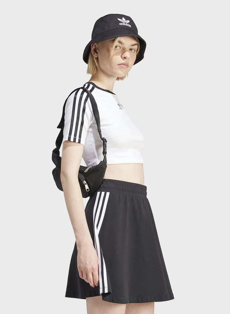 adidas تي شيرت أبيض أساسي للسيدات