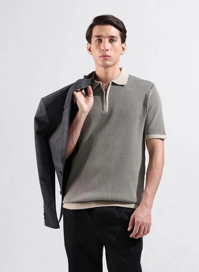 شركة المرآب الهندية Men Slim Fit Textured Polo Neck Half Sleeves T-Shirt