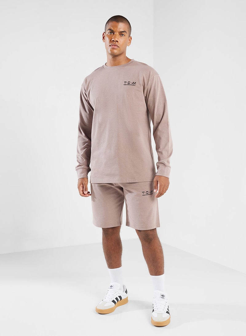 ذا جيفينج موفمنت تيشيرت بشعار - Image 4