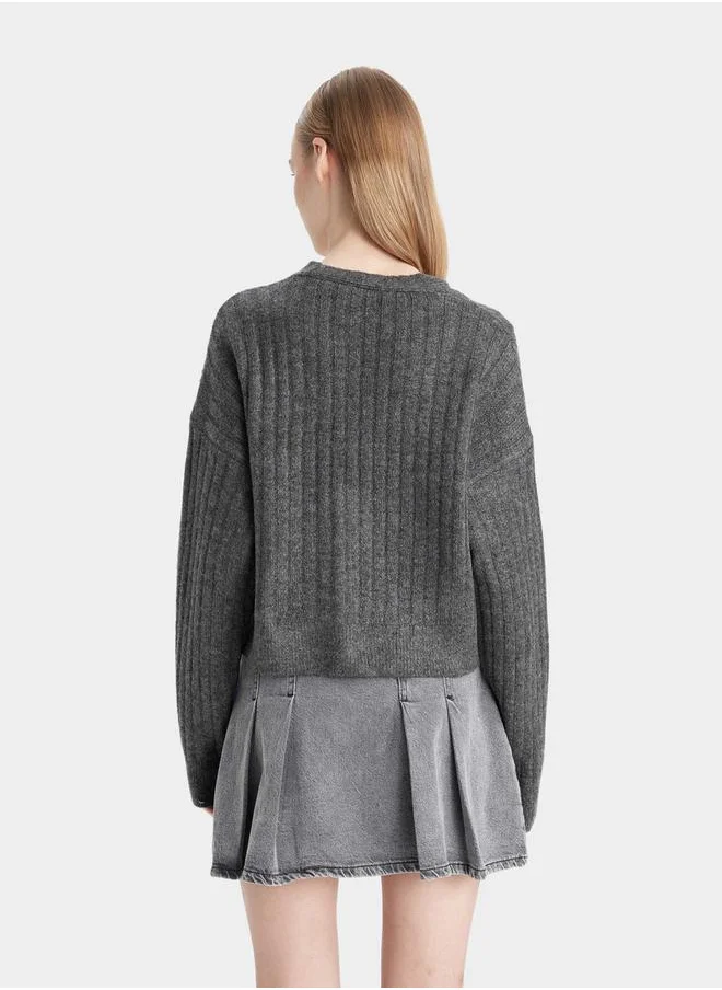 ديفاكتو Ribbed V Neck Oversized Crop Cardigan by Styli