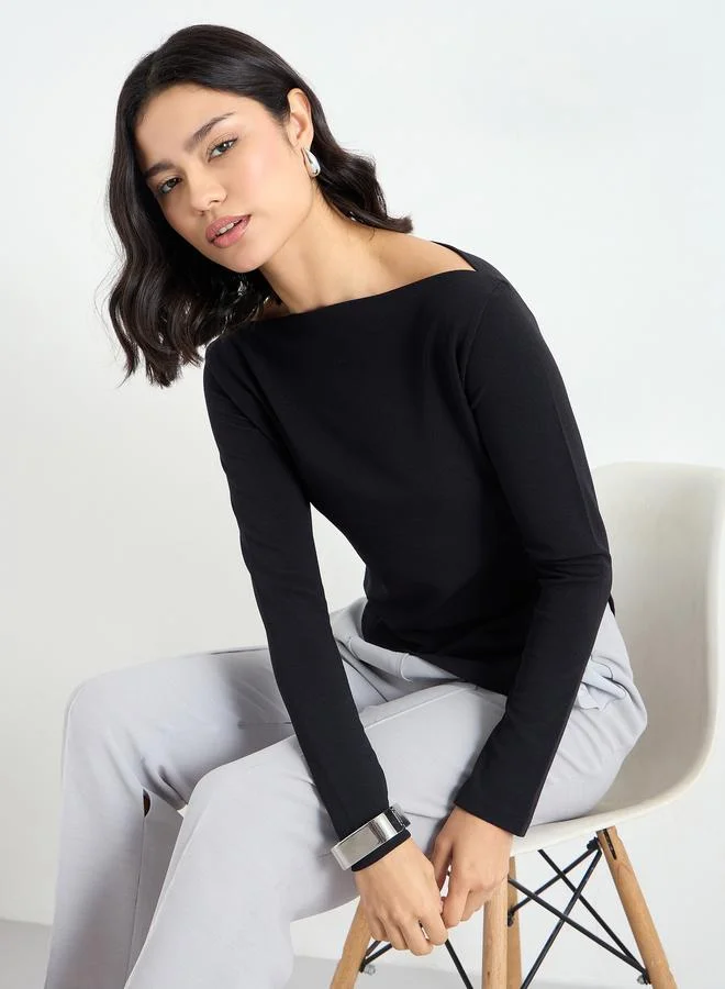 Styli Styli Black Asymmetric Hem Knit Top