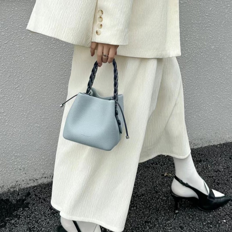 Niche Design Genuine Leather Bucket Bag Women'S High-End Sense Exquisite Woven Handbag All-Match Shoulder Crossbody Bag Small Bag - Image 1