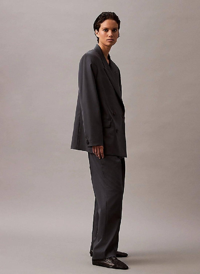 كالفن كلاين بنطال من مزيج الغبردين والصوف مزين بكسرات - Image 4