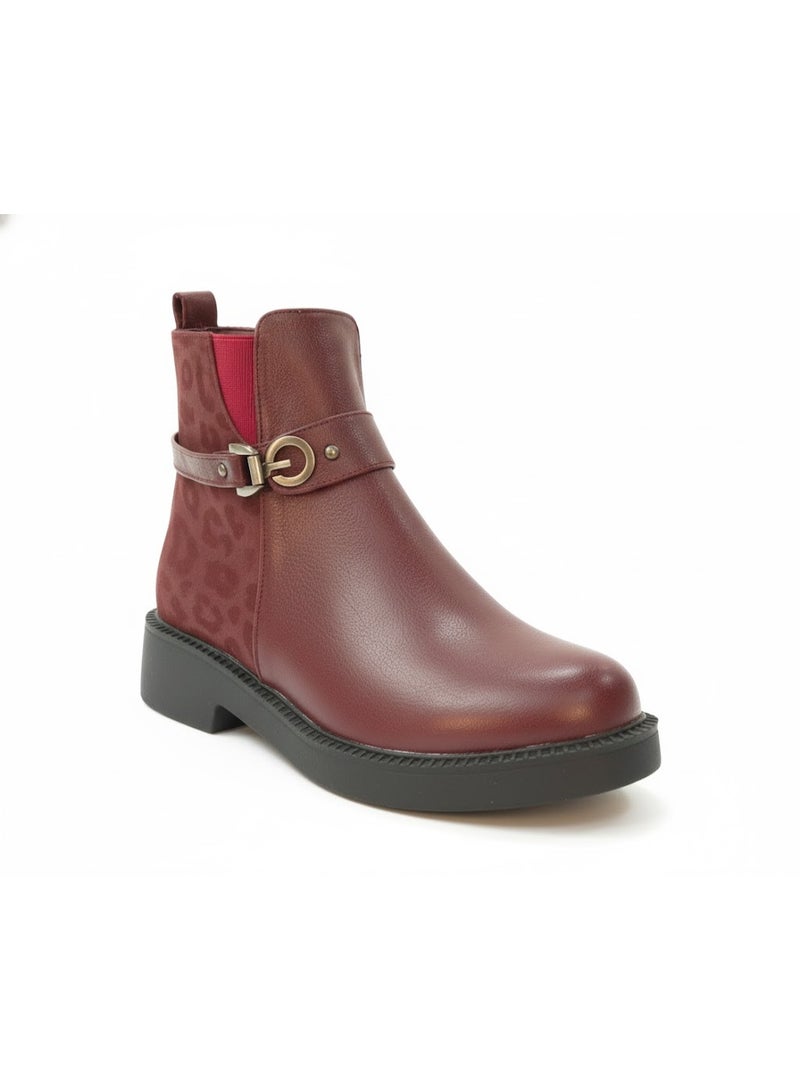 Stylish women's boots with a side pattern and elegant design, equipped with a metal strap. - Image 2