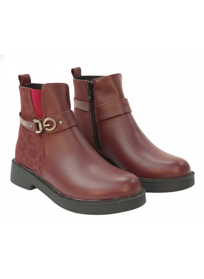 Stylish women's boots with a side pattern and elegant design, equipped with a metal strap. - Image 4