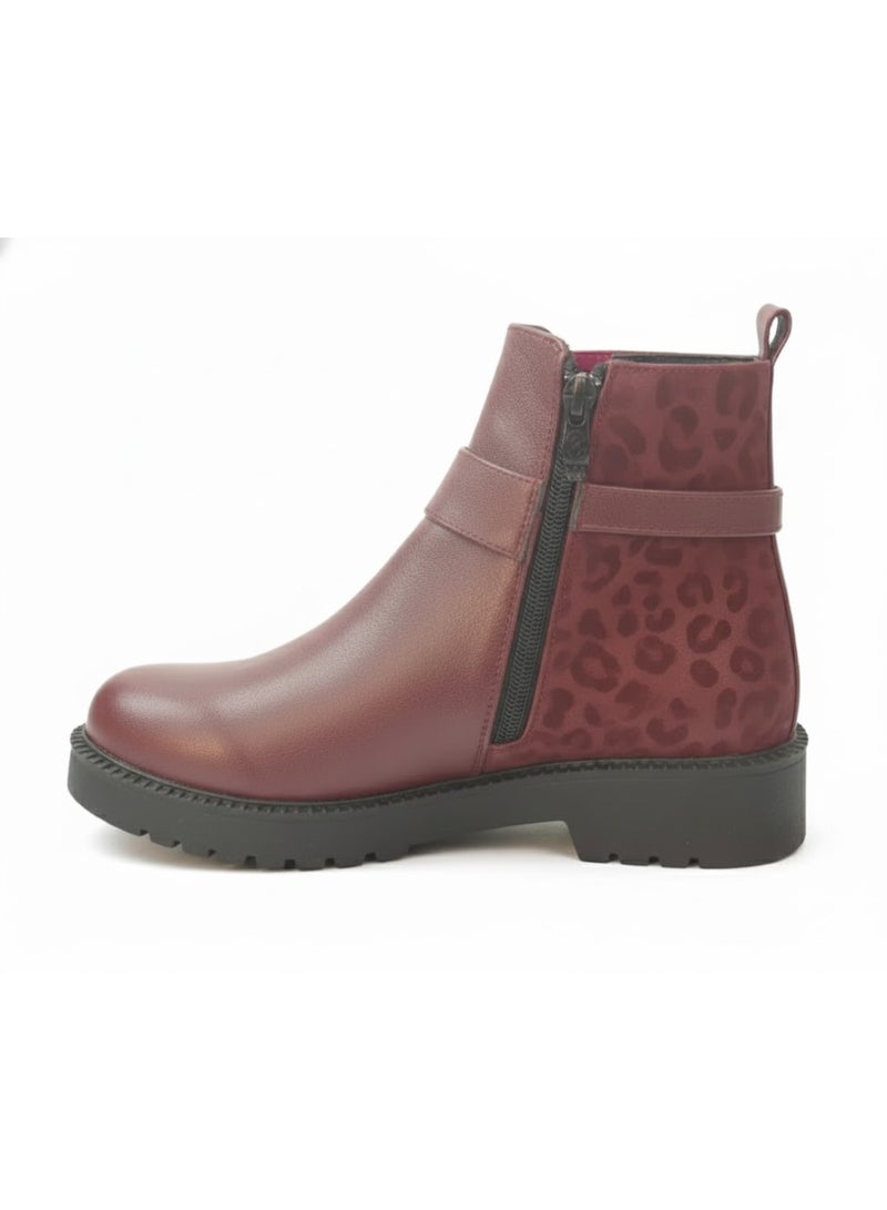 Stylish women's boots with a side pattern and elegant design, equipped with a metal strap. - Image 5