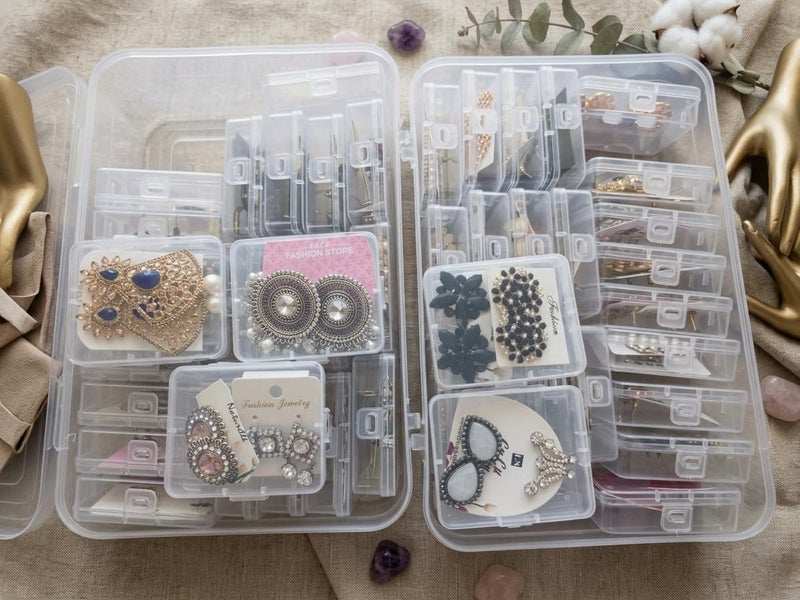 URBAA Plastic Storage Box Set, 50 Pieces, Clear Containers with Locking Lids, 2 Big Containers with 48 Small Boxes for Jewellery, Pins and Beads - Image 4