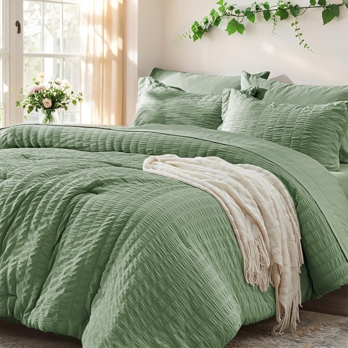 FULL COMFORTER SET 7 PIECES SAGE GREEN SEERSUCKER BED IN A BAG WITH AND SHEETS ALL SEASON BEDDING SETS 1 COMFORTER 2 PILLOW SHAMS PILLOWCASES FLAT SHEET FITTED SHEET ZPUS23CF04SA8286