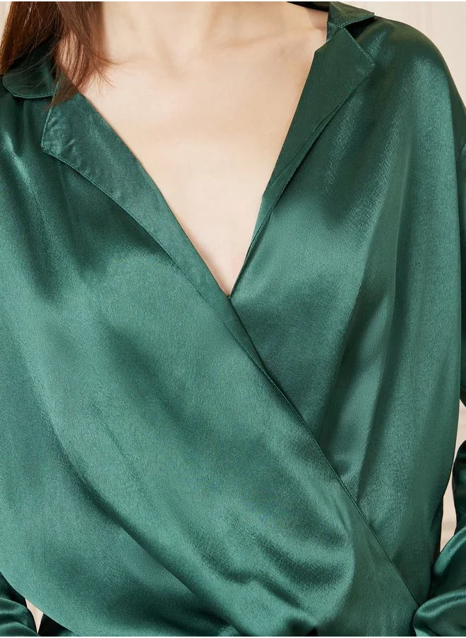 Styli Satin Notch Collar High Low Hem Top