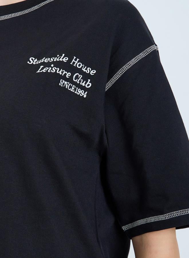 ستايلي تيشيرت واسع مُطرّز بتفاصيل مدروزة - Image 4