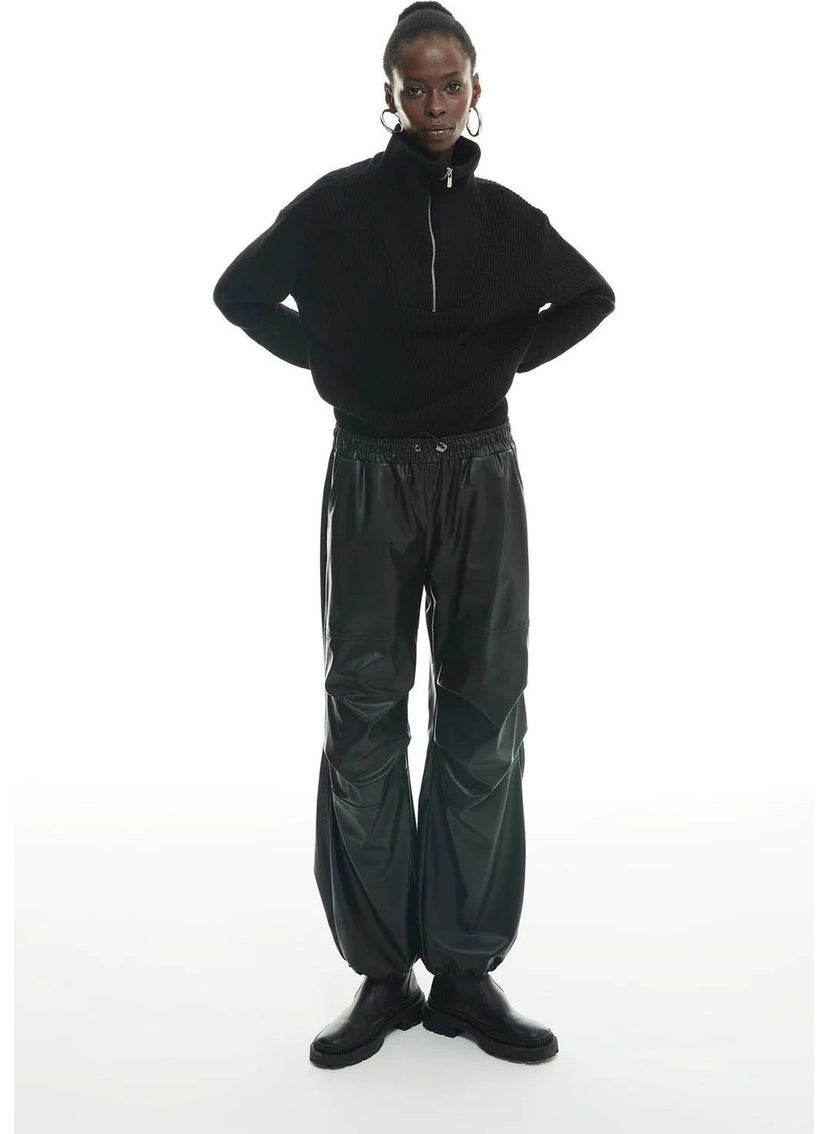 Tena Women's Black Loose Leather Trousers Gathered at the Knees  - Image 2
