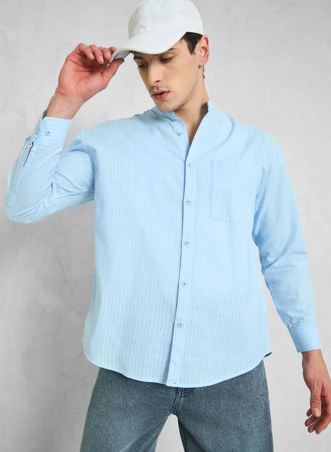 ساسافراس قميص رجالي مخطط باللون الأزرق بياقة ماندرين وقصة مريحة من ساسافراس