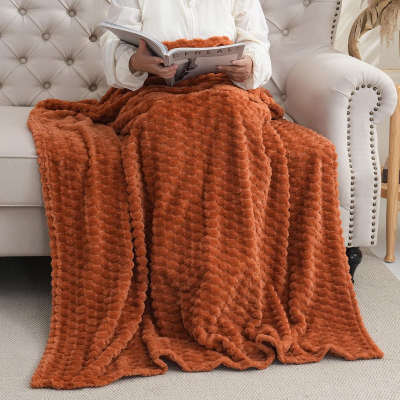 Puncuntex بطانية بونكونتيك برتقالية محترقة 50"×60" بوصة فuzzy 3D جاكاردي زخرفية من الفلانيل الصوف الناعم للغاية للكنبة والأريكة والكرسي خفيفة الوزن - Image 2