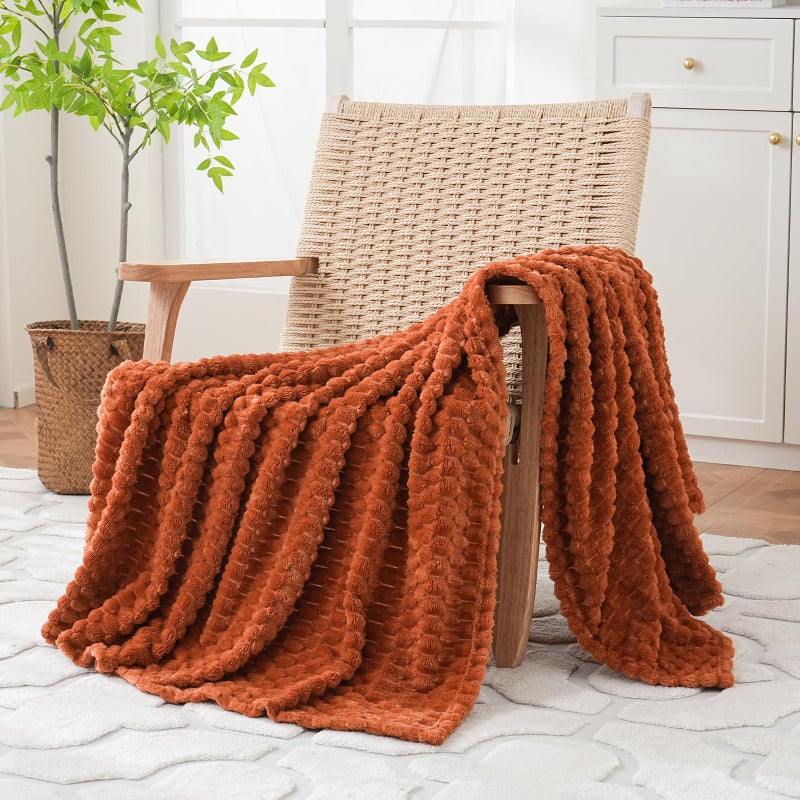 Puncuntex بطانية بونكونتيك برتقالية محترقة 50"×60" بوصة فuzzy 3D جاكاردي زخرفية من الفلانيل الصوف الناعم للغاية للكنبة والأريكة والكرسي خفيفة الوزن - Image 1