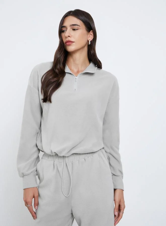 ستايلي طقم منسق من جوغر وسويت شيرت بقصة عادية