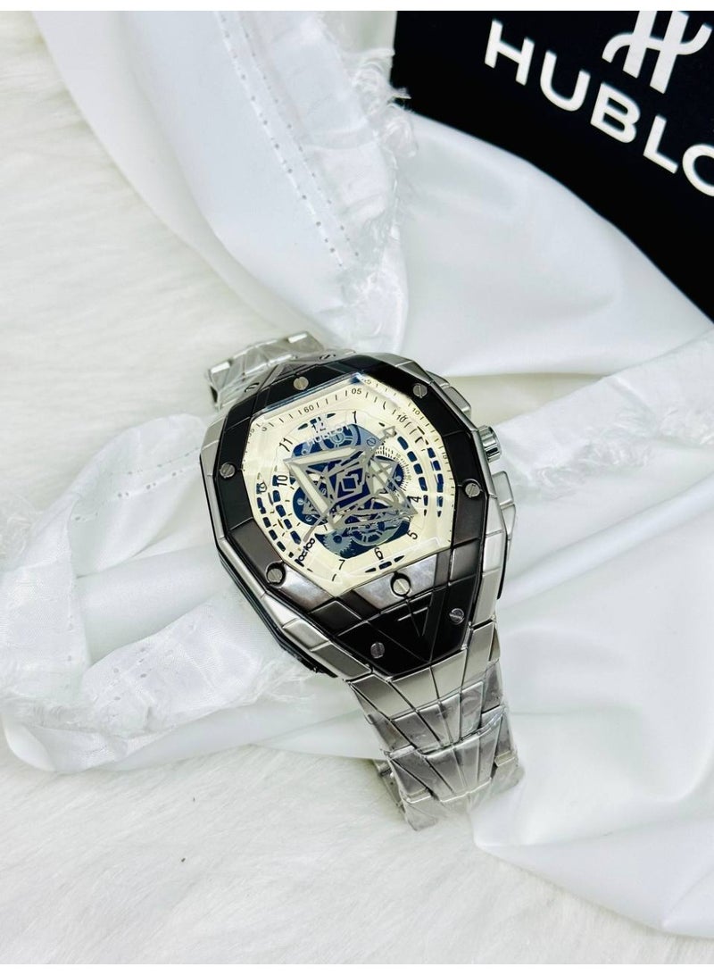 هوبلوت ساعة هوبلو الرجالية بتصميم هندسي مستوحى من سانغ بلو - إطار فضي وأسود، مينا هيكلية بيضاء