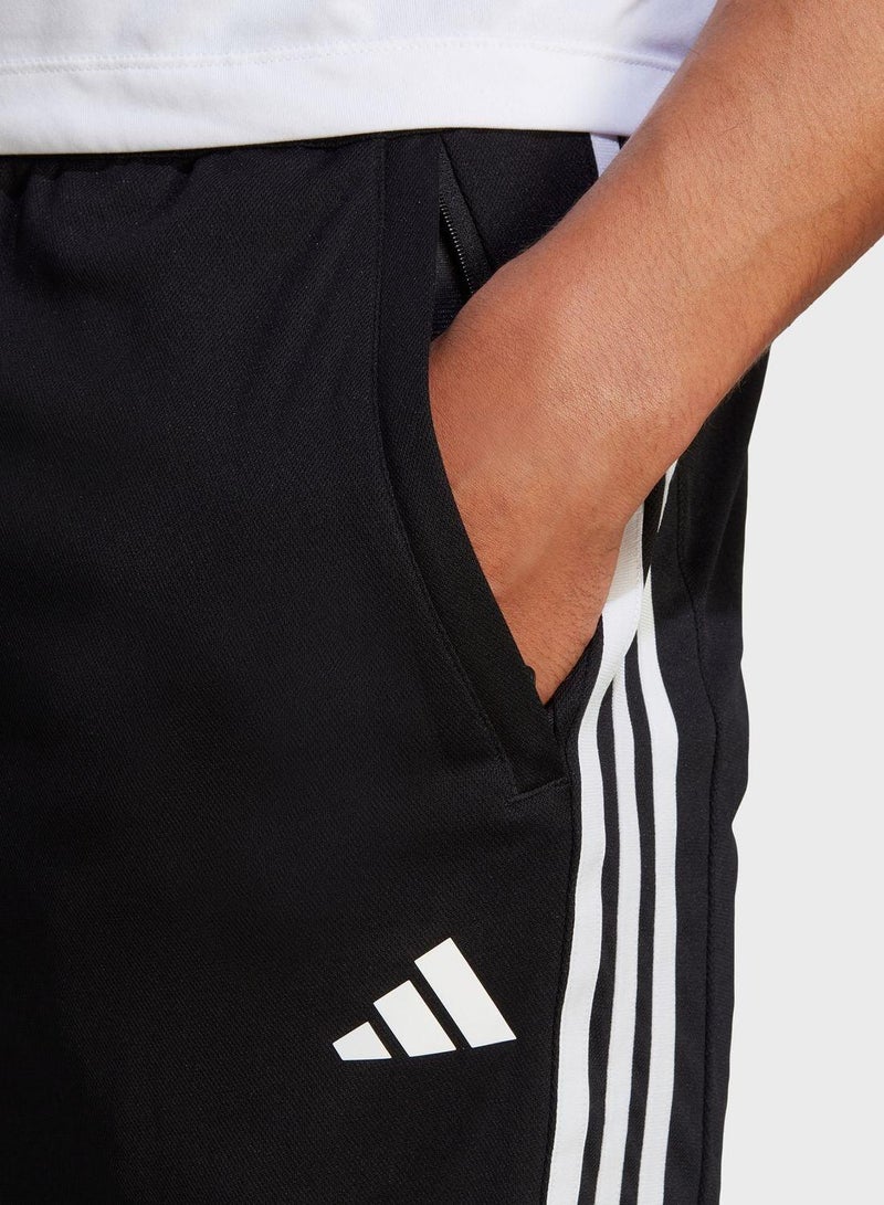 اديداس شورت تدريب رجالي أساسي بيكيه بثلاث خطوط - Image 3