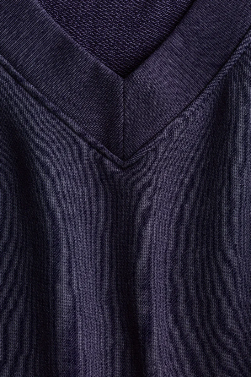 اتش اند ام كنزة بقبة على شكل V