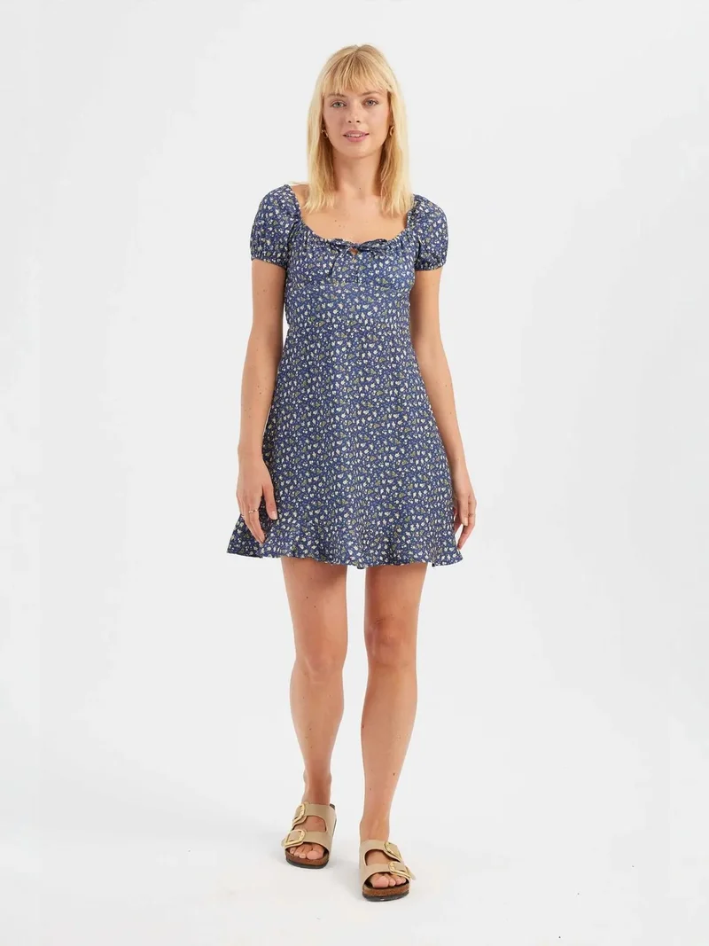 زوبعة فستان قصير مكشكش بكتف مكشوف بنقشة الزهور