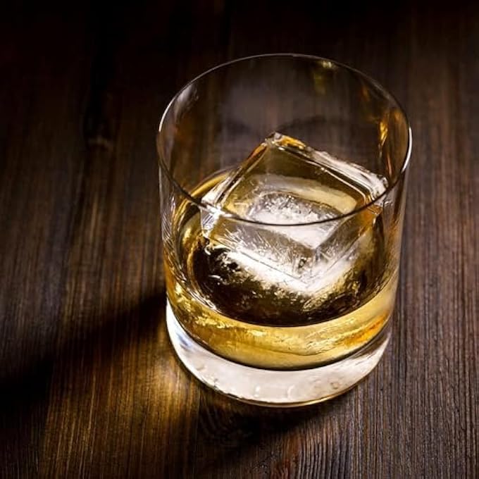 صينية مكعبات ثلج كبيرة للويسكي ، 2 عبوة قوالب مكعبات ثلج كبيرة قابلة للتكديس تصنع 16 مكعبا كبيرا من الثلج من الويسكي ، صانع مكعبات الثلج المربع سهل الإطلاق للكوكتيلات والويسكي والحساء والحلويات المجمدة - Image 3