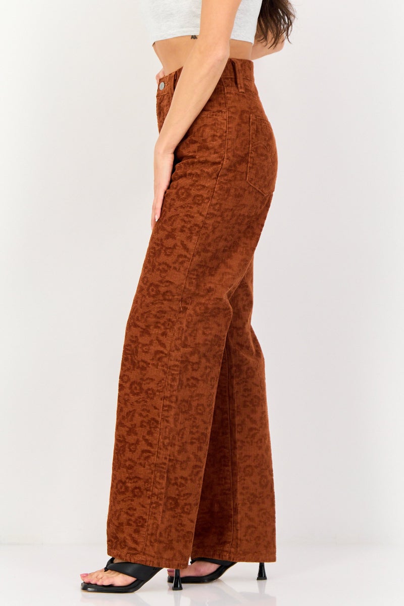 Levi's جينز نسائي بقصة مستقيمة غير قابلة للتمدد، بني - Image 2