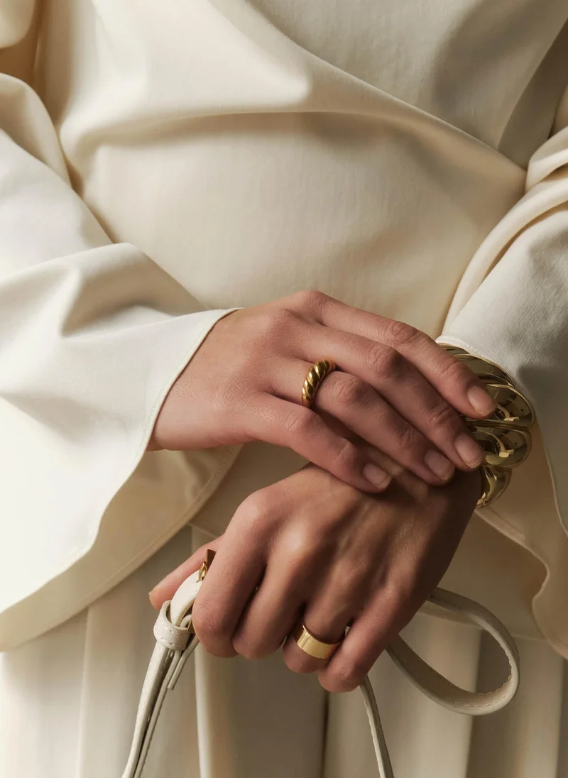 Twisted ring