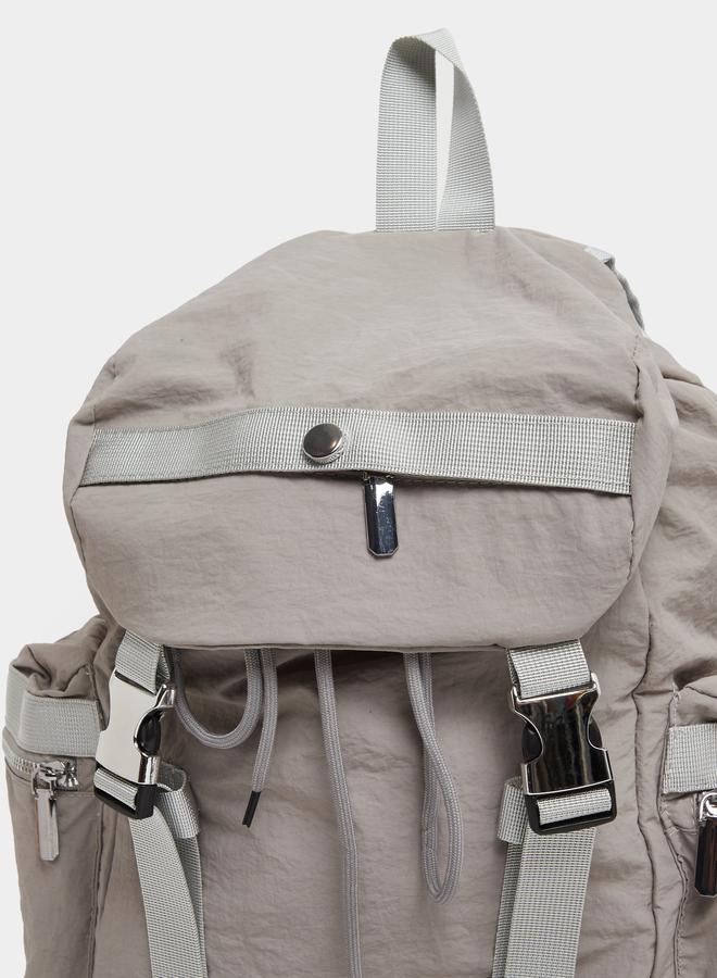 ستايلي حقيبة ظهر نسائية رمادية بحزام بإبزيم - Image 3