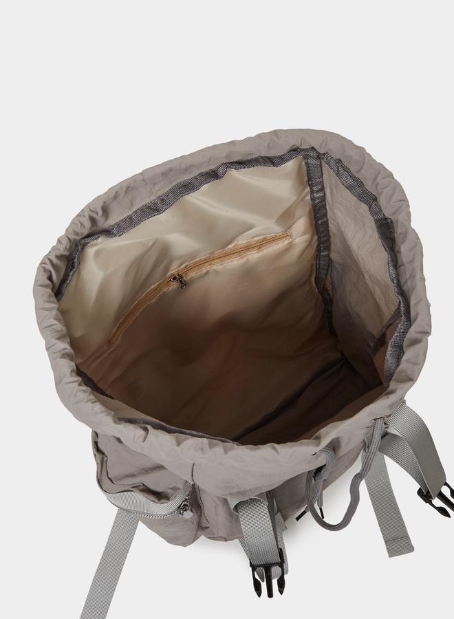 ستايلي حقيبة ظهر نسائية رمادية بحزام بإبزيم - Image 4