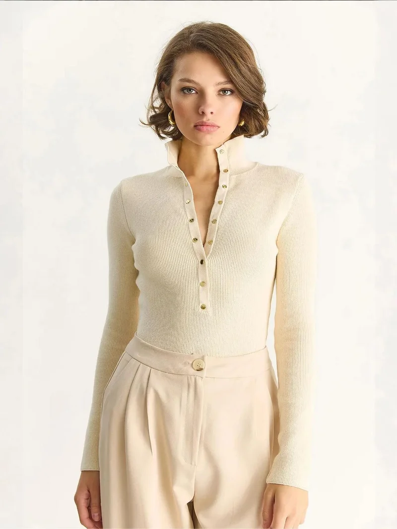 بيانكو لوتشي بلوزة محبوكة بأكمام طويلة من لوتشي مع إغلاق كبس