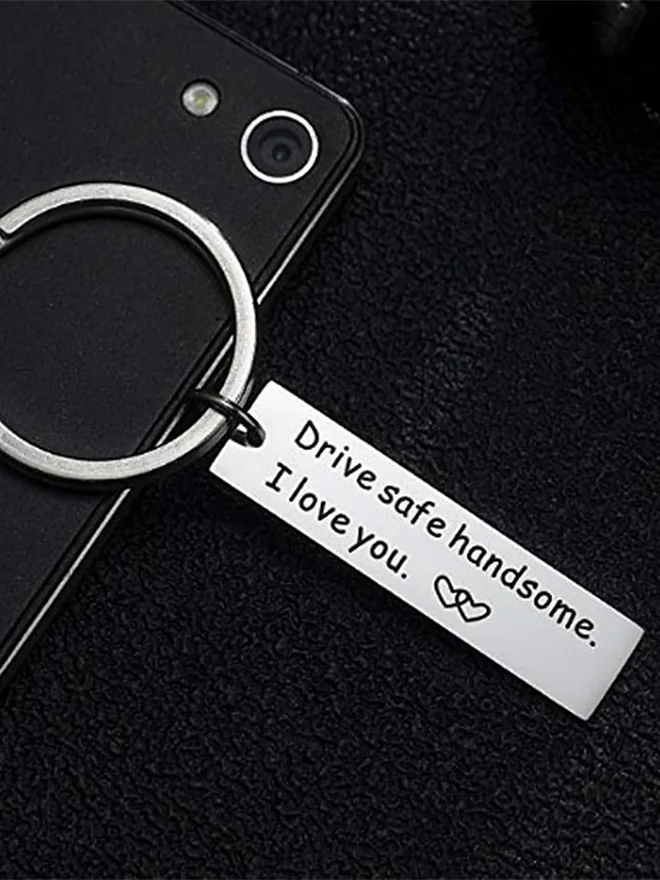 ستايلي ميدالية مفاتيح مطبوعة بشعار